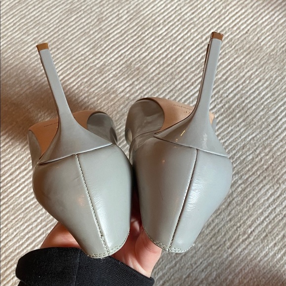 Manolo Blahnik Gray Patent Leather Pointed Pumps Closed Toe Heels Size 7.5 - Picture 5 of 16